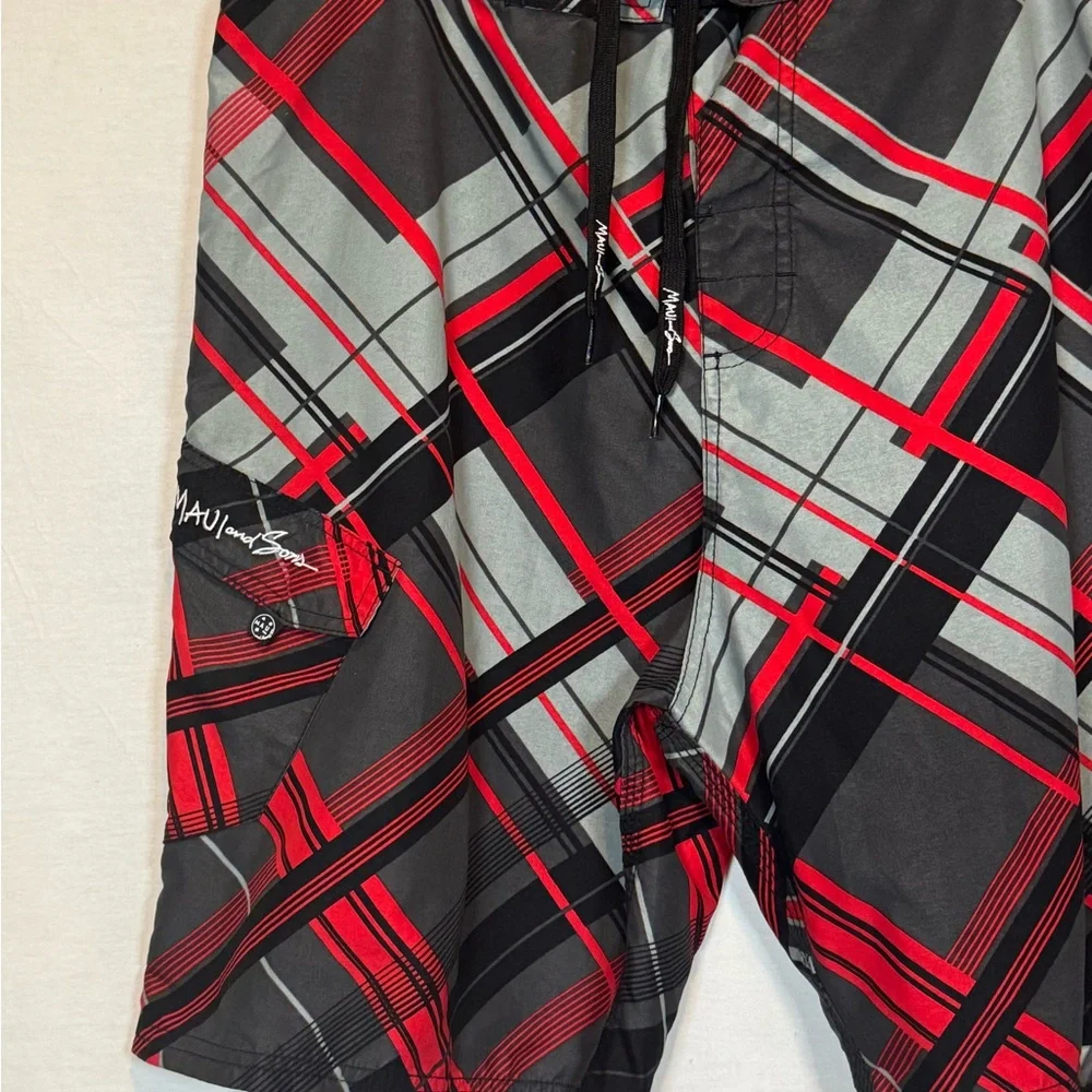 A-55 Men’s Maui and Sons Black Red & Gray‎ Plaid Board Shorts Size 34